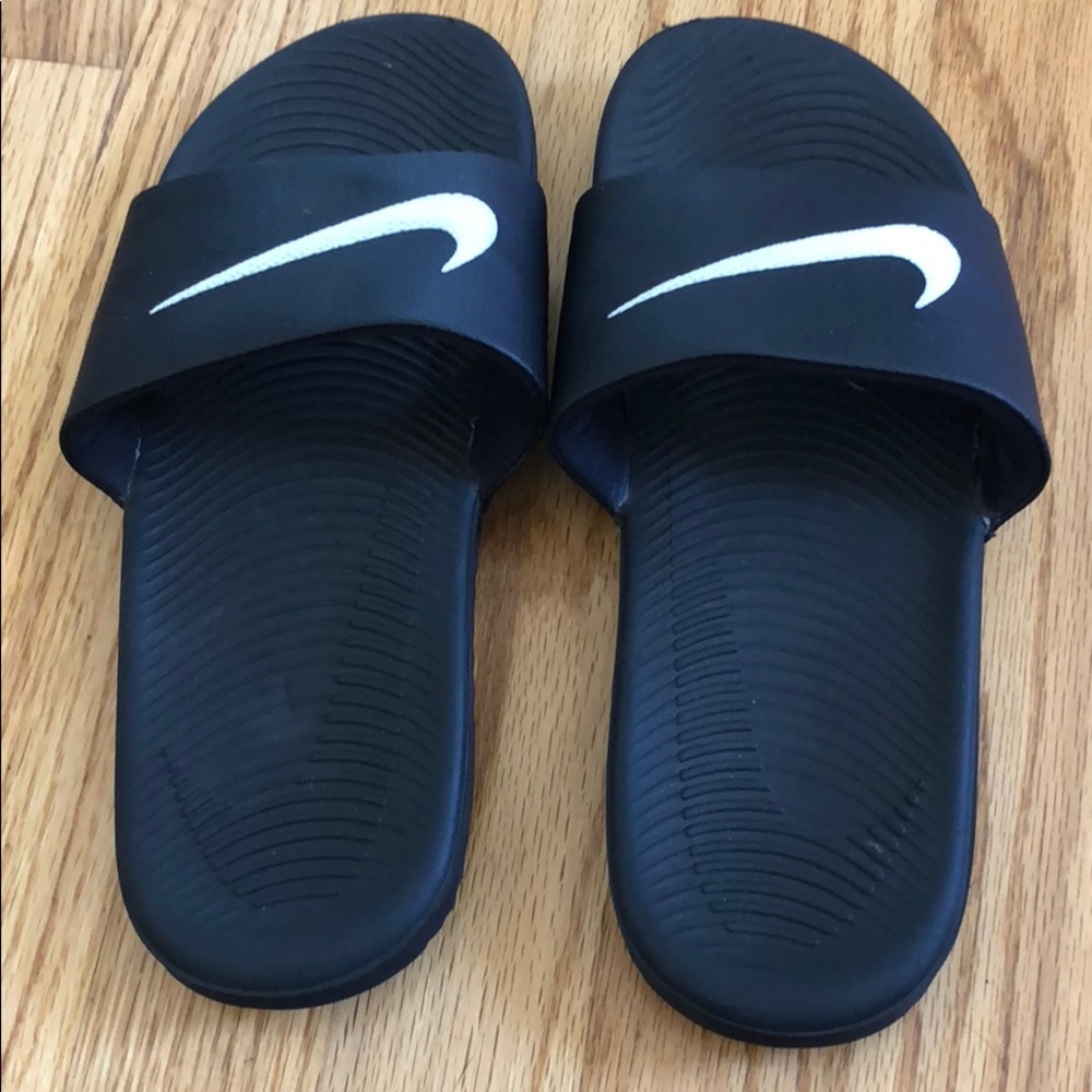 Nike Kawa slides